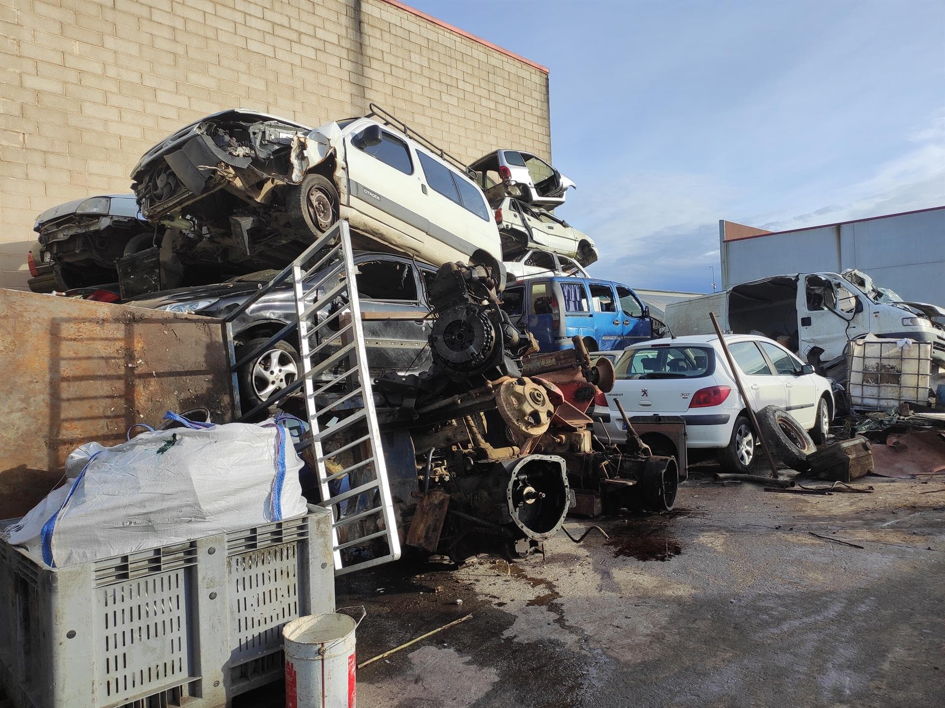 Desguace en Ourense para la venta de recambios y recogida de vehículos